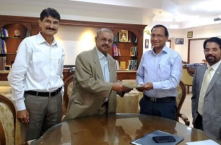Sami Labs signed an MoU on 22nd March 2019 with Madhya Pradesh Rajya Van Vikas Nigam (MPRVVN), Bhopal for Phase-2 plantation of 16,600 trees of Pterocarpus marsupium (Vijaysar) in Madhya Pradesh. Dr. Muhammed Majeed, Founder & Chairman, Sami-Sabinsa Group and Shri A. B. Gupta, Regional Chief General Manager, Seoni, MPRVVN signed the MoU along with Mr. VG Nair, Director & CEO, Sami Labs and Dr. Arvind Saklani.