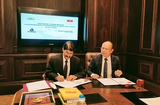Signing the MoU by Dr. Arvind Saklani, Vice President, Sami-Sabinsa Group and Mr. Le Thanh, Chairman, Tan Thanh Holdings, Vietnam